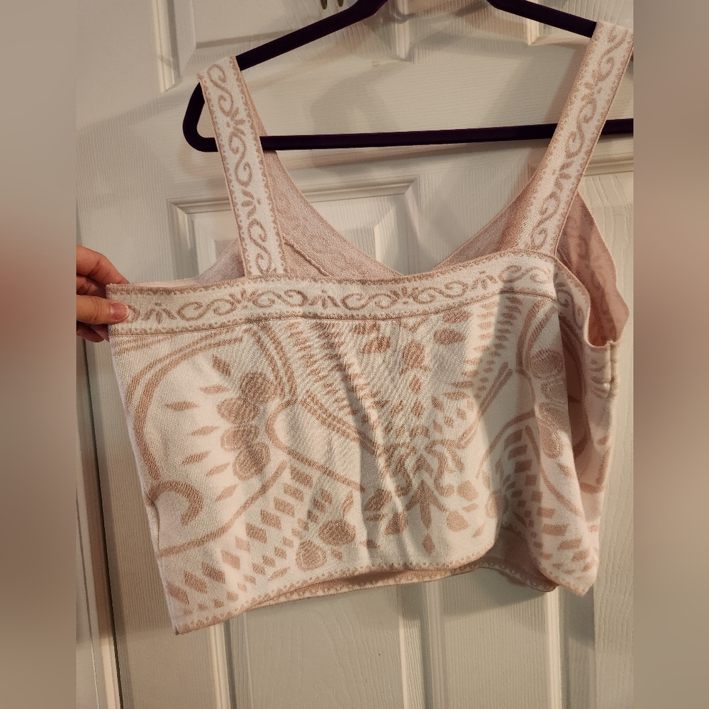NWT Express Women's Cream and Tan Patterned top, sz XL - Picture 2 of 4